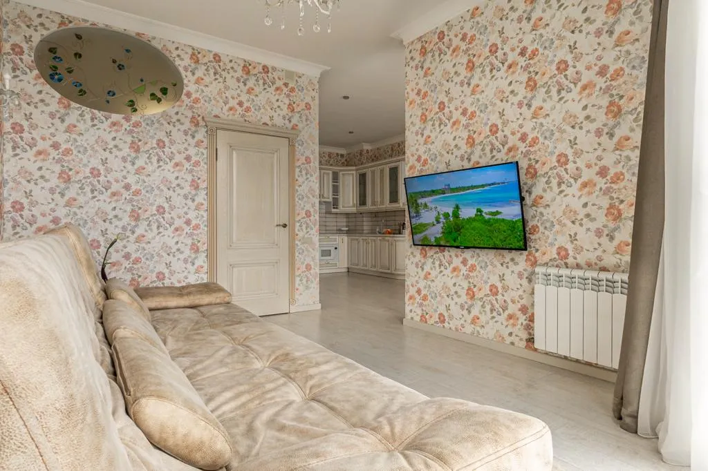 Видовая квартира на набережной с витражными окнами