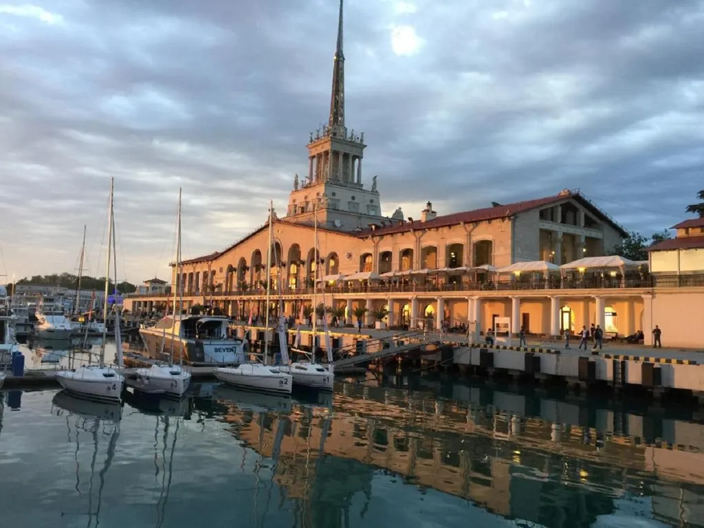 Апартаменты с 2-мя спальнями с видом на яхты