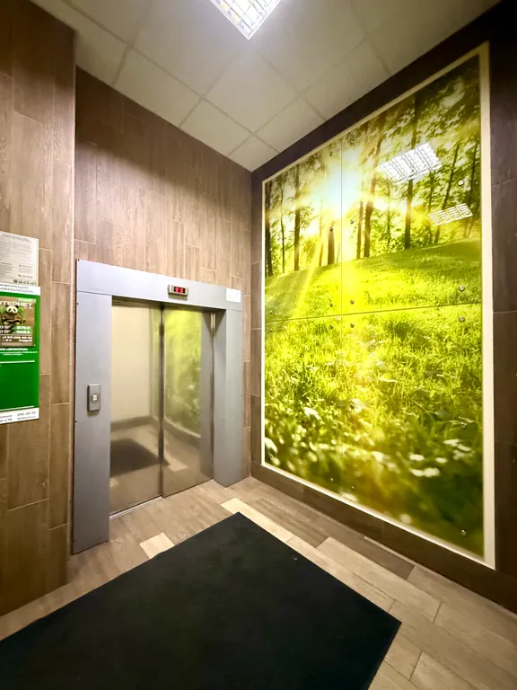 Студия для троих гостей