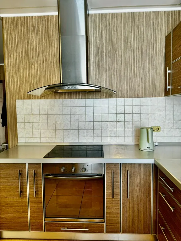 Студия с панорамным видом на реку в центре