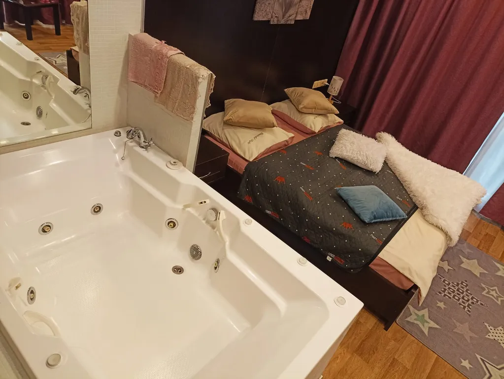 Апартаменты 2-комнатные с джакузи и сауной