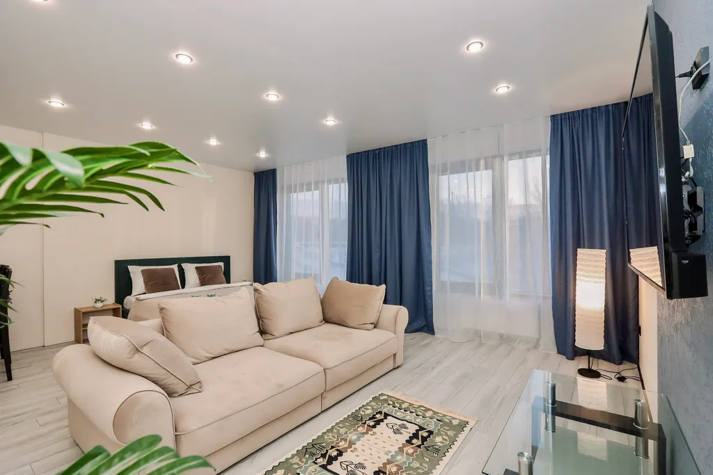 Студия c дизaйнерским интерьеpом