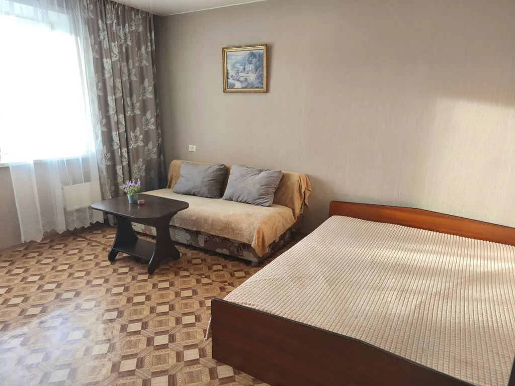 Квартира Квартира с видом на тихий двор в центре Взлетки. — Красноярск