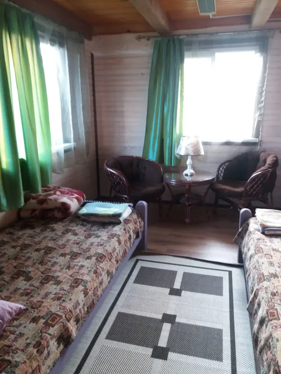 Большой коттедж на берегу озера