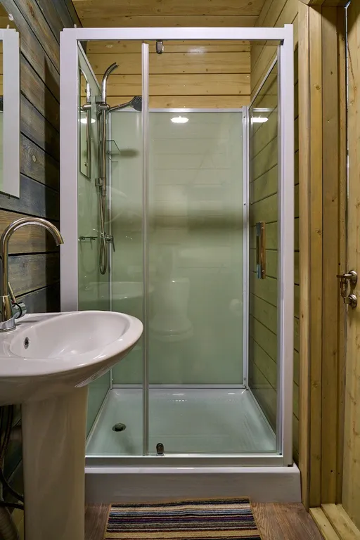 Коттедж с камином и большой террасой