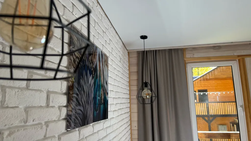 Уютный коттедж на большую компанию в лесу