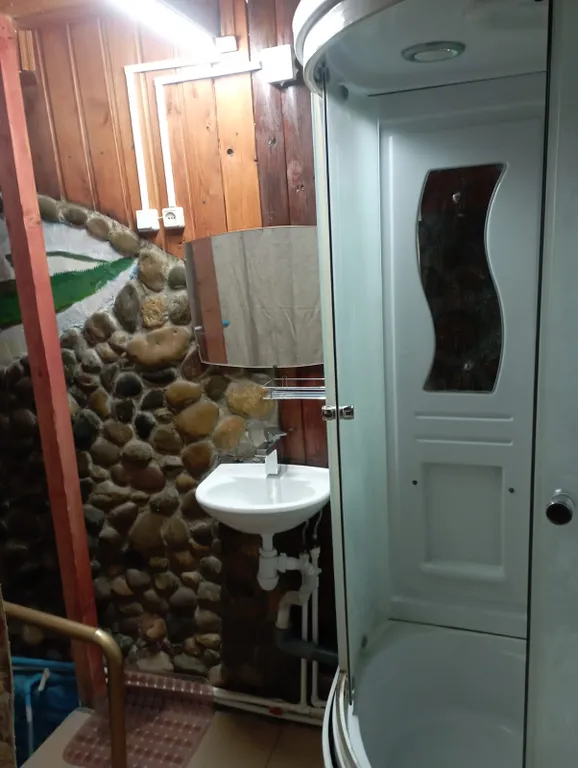 Двухэтажный домик в тихом уголке на реке Белая