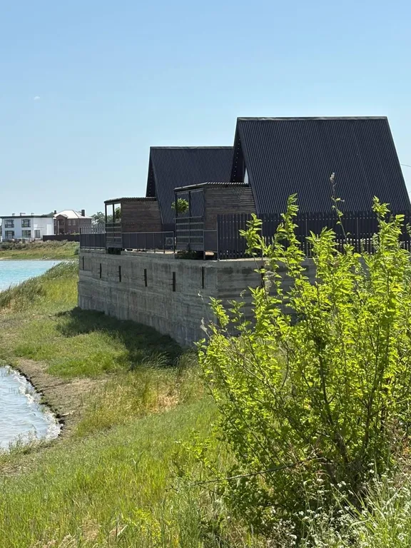 Коттедж А-фрейм для тихого семейного отдыха с видом на озеро — аренда посуточно в Новая Адыгея