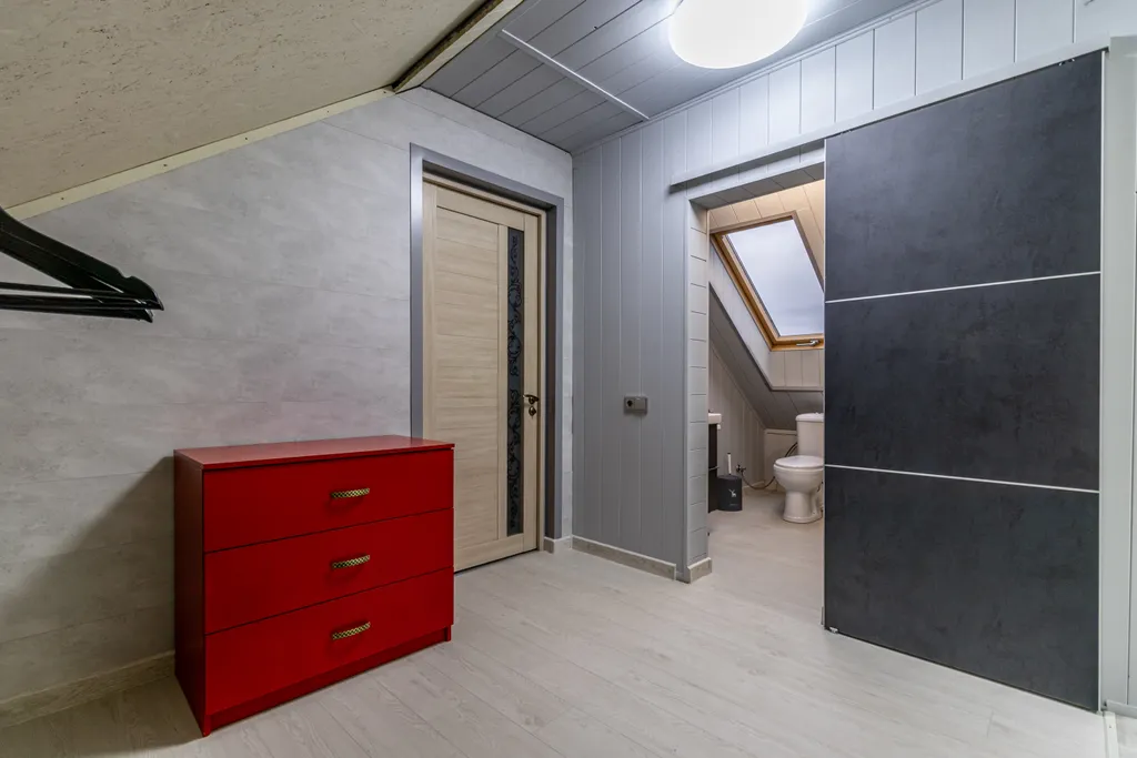 Двухуровневая квартира-студия с отдельной спальней