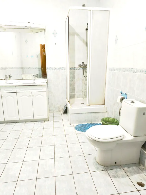 Трёхместный номер в центре, метро Немига, Дворец спорта.