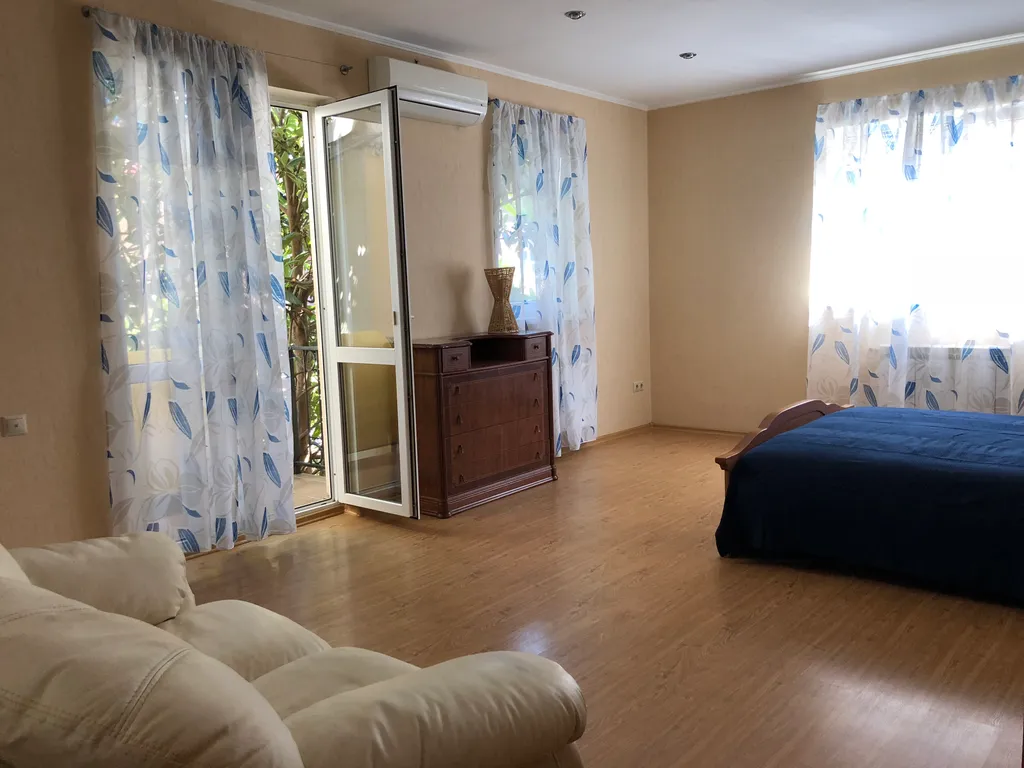 Коттедж Коттедж Комфортная трехкомнатная трёхэтажная квартира центр, 5 минут до моря — Сочи