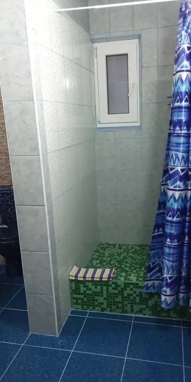 Уютный дом в тихом месте в лесу