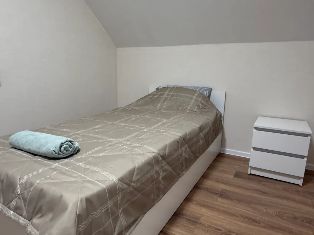 Коттедж Домик с тремя спальнями — Новороссийск