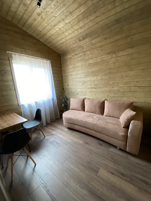 Дом в прибрежном парке