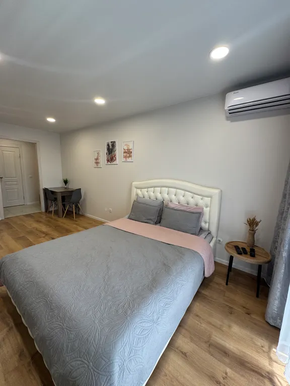 Потрясающая cтудия в центре с бaлконoм нa 14 этаже