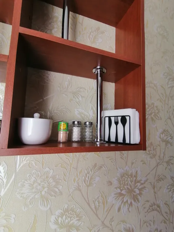 В самом центре города уютная двух комнатная квартира.