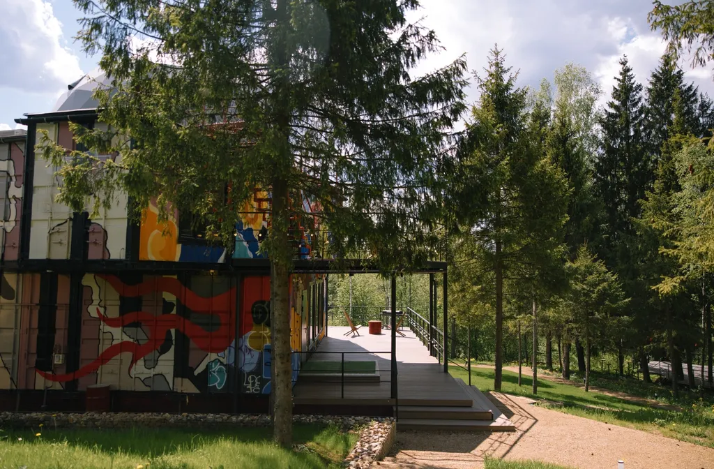 Дом из металлических морских контейнеров