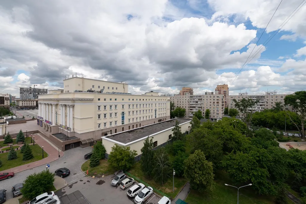 Квартира Апартаменты Сирень на главной улице с видом на Драмтеатр — Тюмень