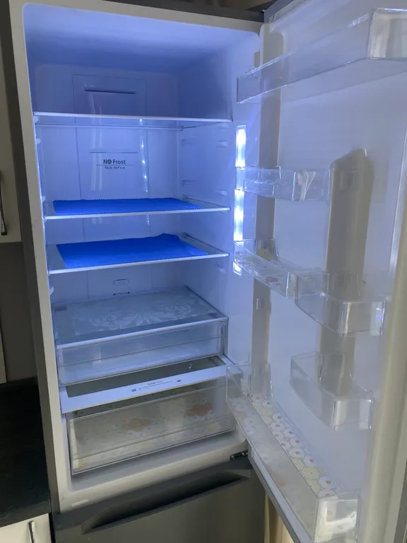 Хорошая, светлая  квартира в современном районе на берегу озера