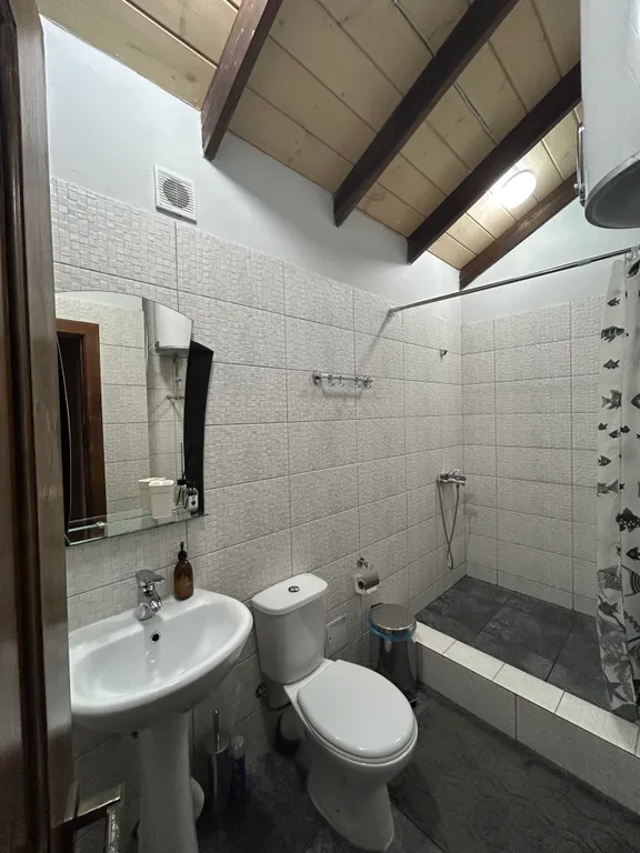 Двухкомнатный семейный номер с двумя спальными на берегу моря