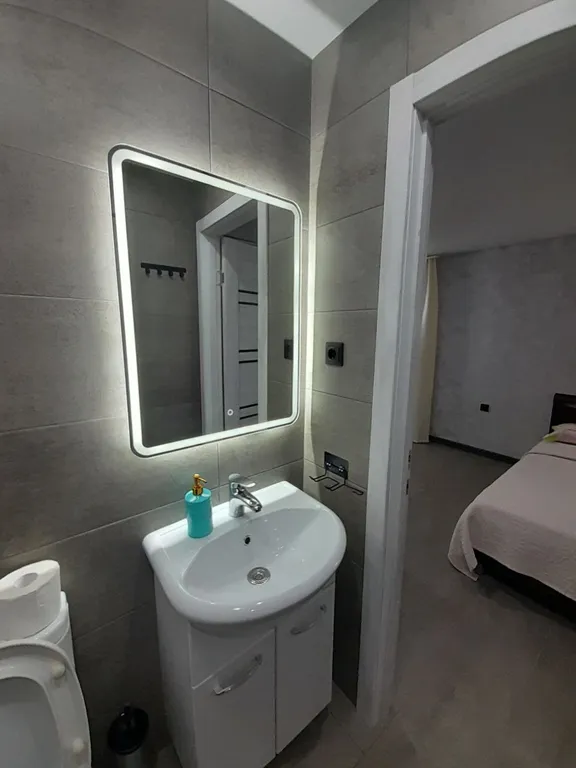 Комната-студия с отдельным входом, тихий район