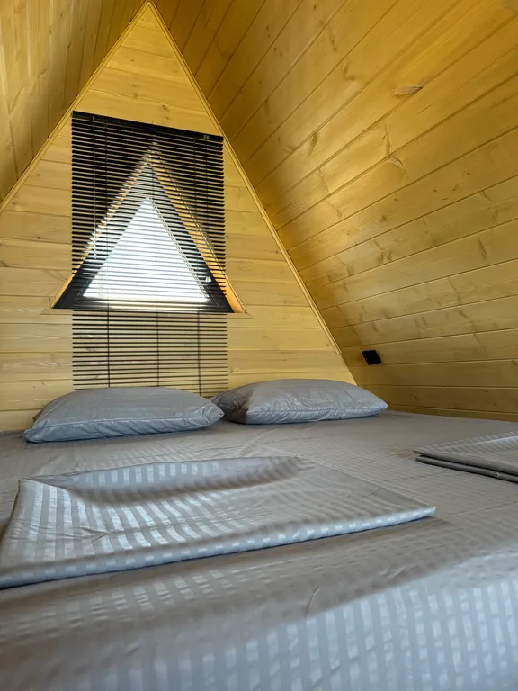 Дoм у реки с собственным причалом и рыбалкой