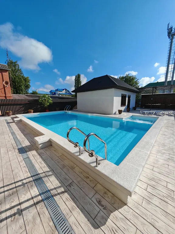 Светлые апартаменты в центре Витязево