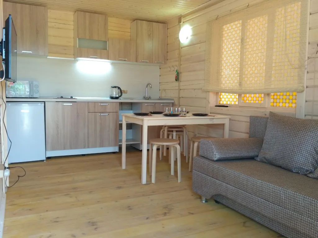 Коттедж Гостевой Дом Под Солнцем — аренда посуточно в Голубицкая