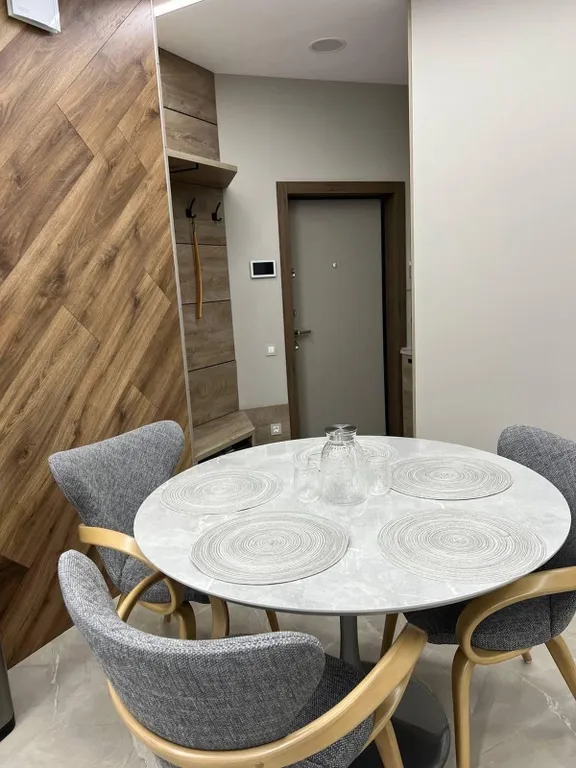 Новая с дизайнерским ремонтом квартира