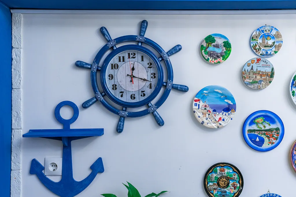 Большая евродвушка на берегу открытого моря