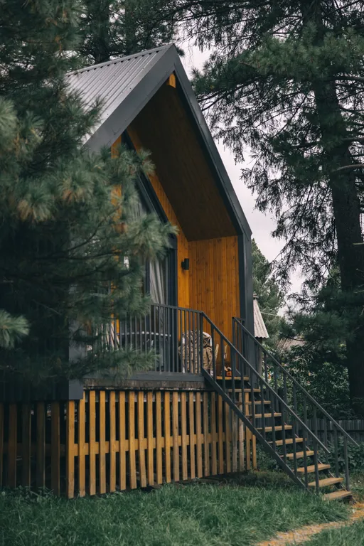 Уютный домик в кедровом лесу