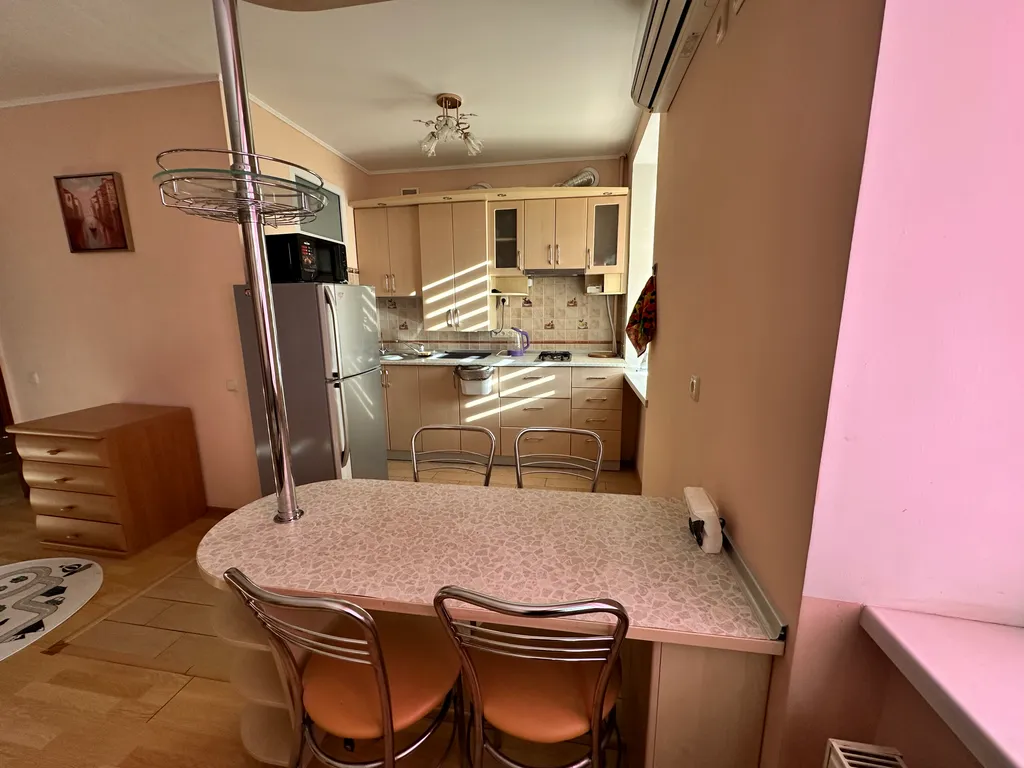 Просторная 2-комнатная студия в центре города