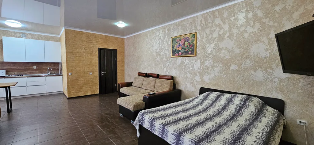 Отдельная большая двухкомнатная квартира в коттедже