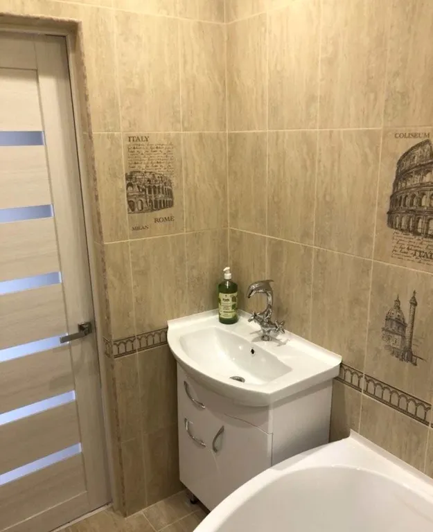 Уютная двухкомнатная квартира на Площади Строителей