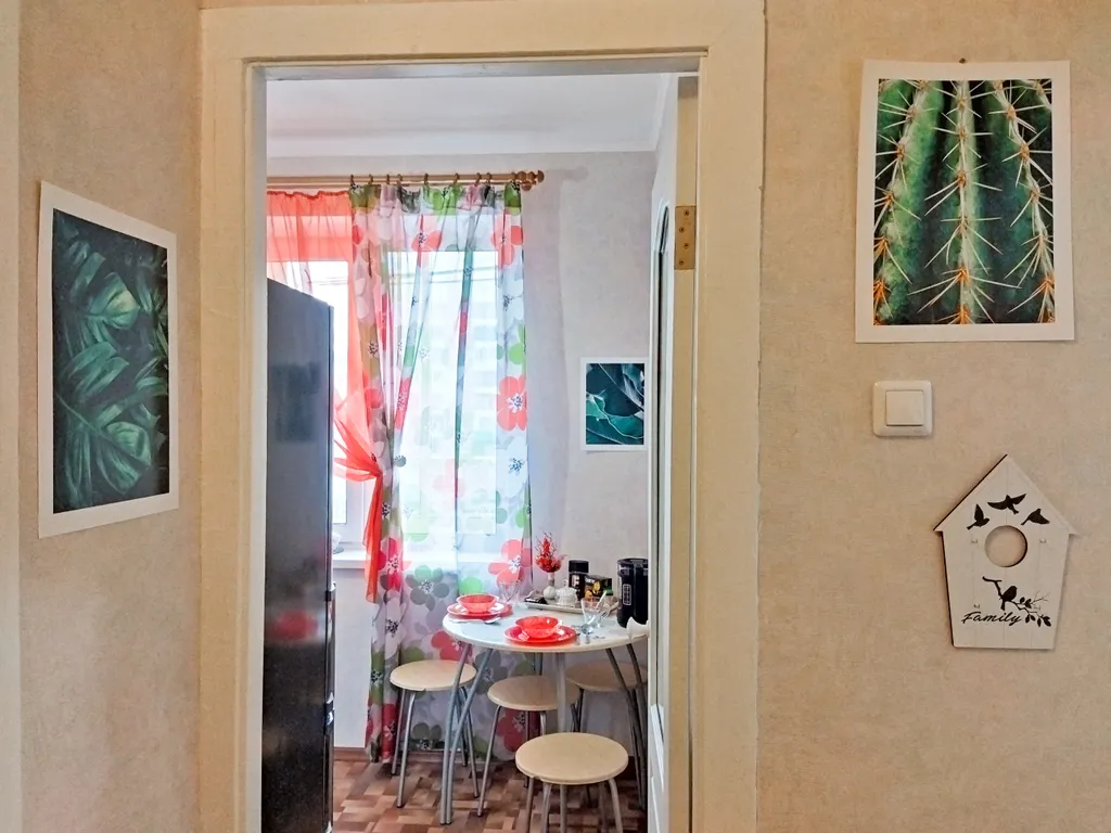 Уютная однокомнатная квартира, рядом тц, остановка