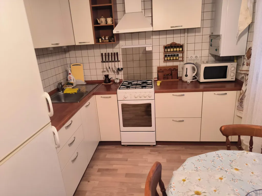 Уютная квартира возле парка — аренда посуточно в Волжский