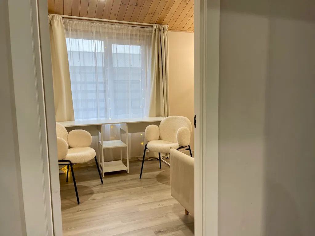 Вместительный уютный дом с камином, русской баней и банным чаном