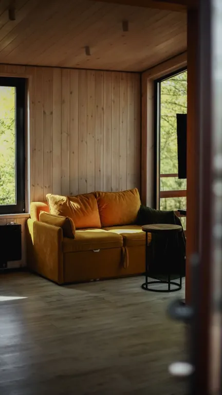 Уютный домик на берегу реки