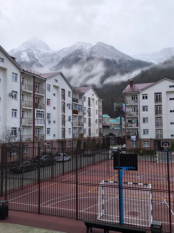 Квартира с балконом и видом на горы