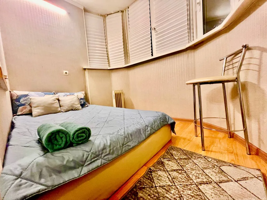 Квартира Уютная светлая студия в центре, ТЦ Вояж, парковка, кафе, аквапарк источник — Тюмень