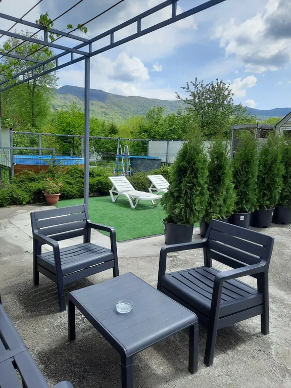 Милый домик в стиле прованс с камином, горячей купелью, баней, бассейном