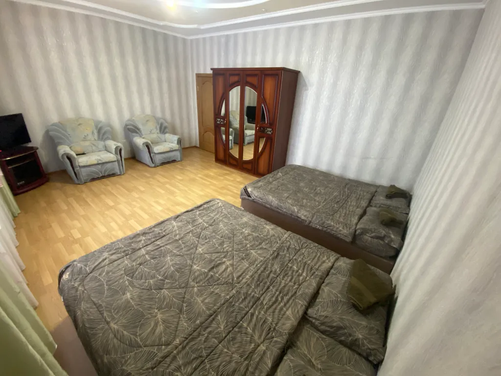 Коттедж Коттедж с сауной и бассейном — Красный