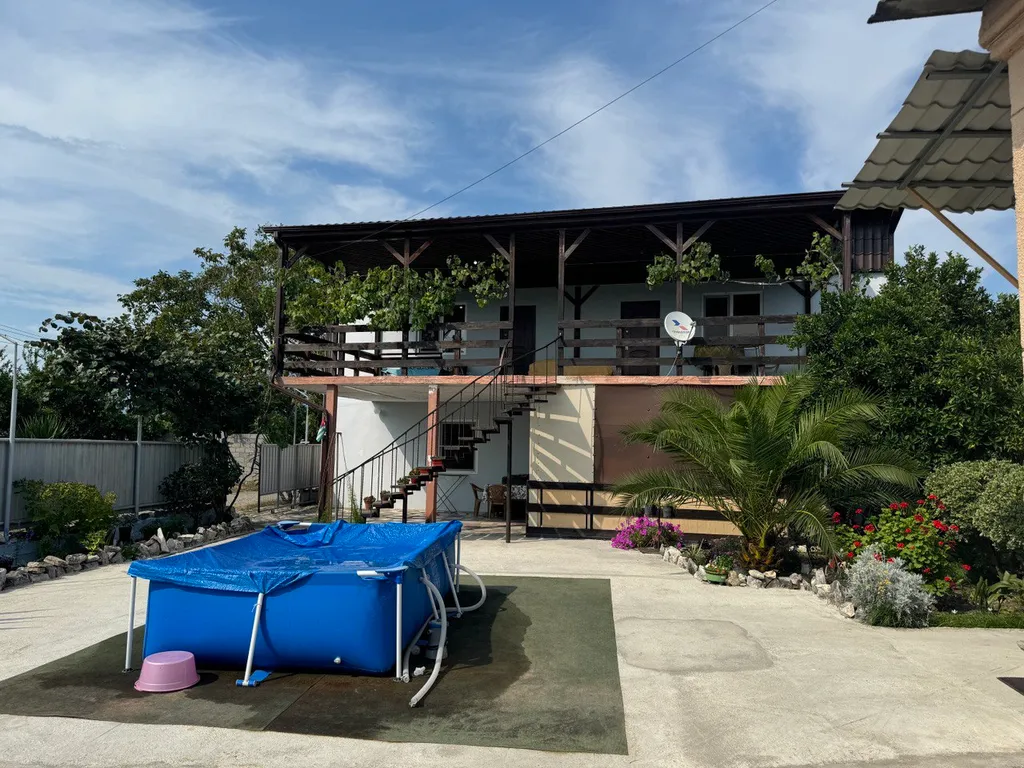 Уютный 2-х этажный коттедж в прекрасном саду