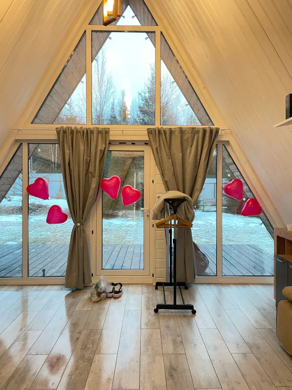 А-фрейм с чаном у леса