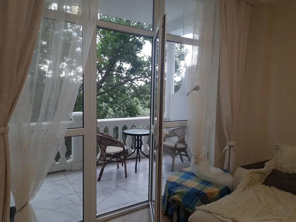 Уютная квартира на главной улице города близ моря