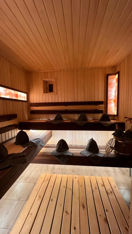 Дом в лесу с теплым бассейном и баней