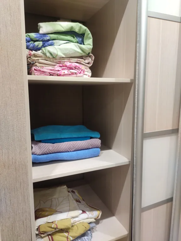 2-комнатная уютная и теплая квартира с хорошим ремонтом.