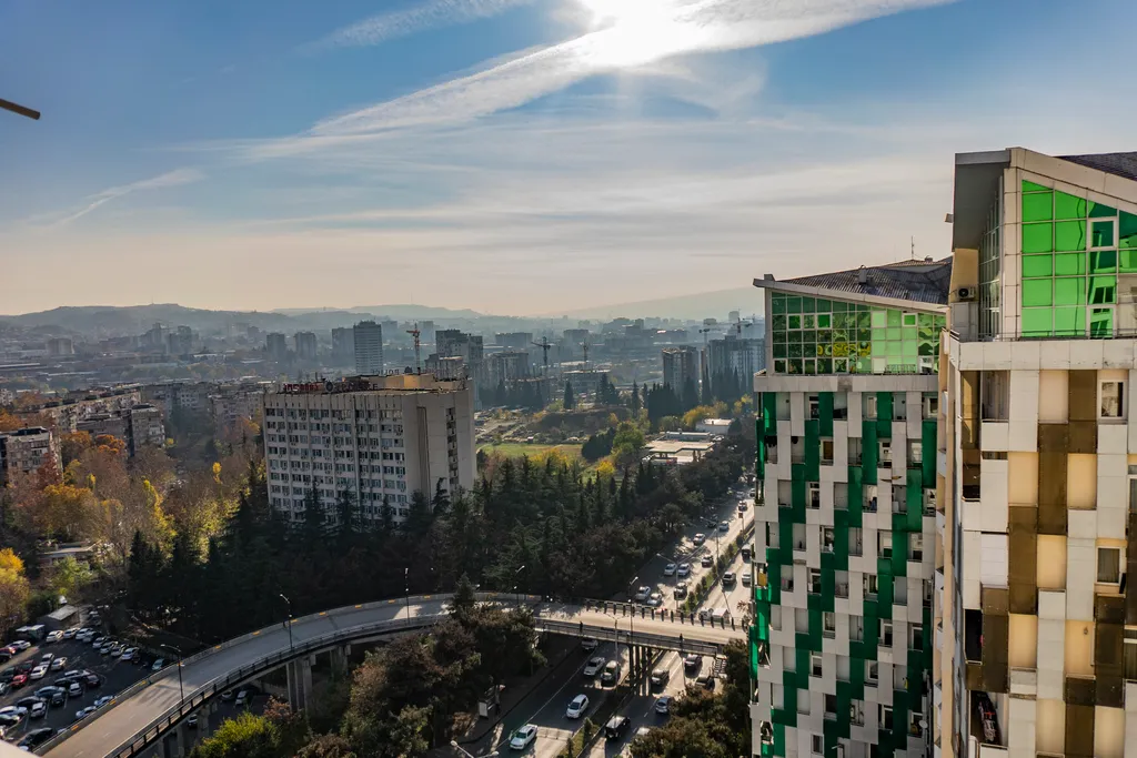 Уютная квартира с большим балконом и видом на город