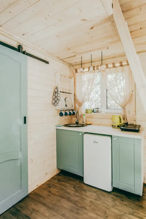 Уютный домик в сосновом лесу