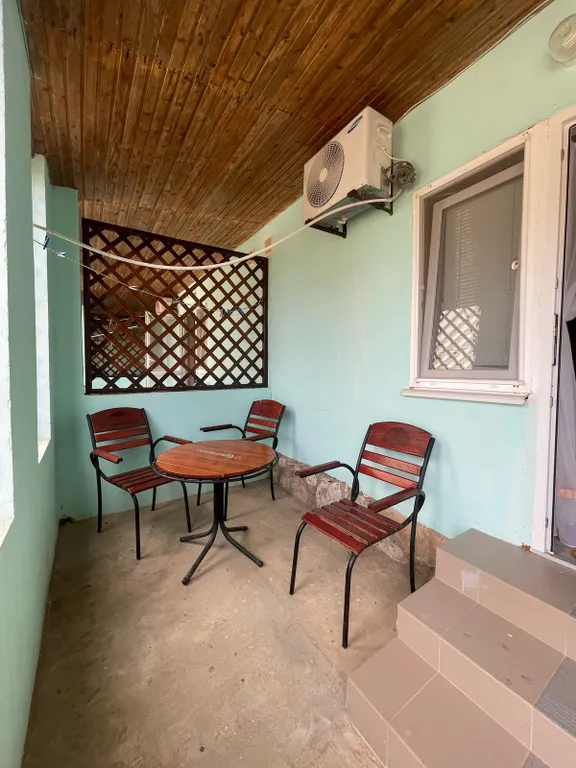 Просторный трехместный номер с бассейном и террасой